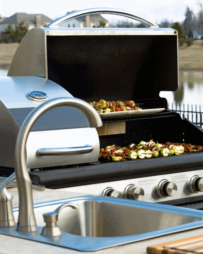 cuisine-exterieure-quelles-precautions-prendre-pour-la-plomberie-1