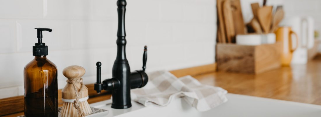 évier-cuisine-robinet-noir